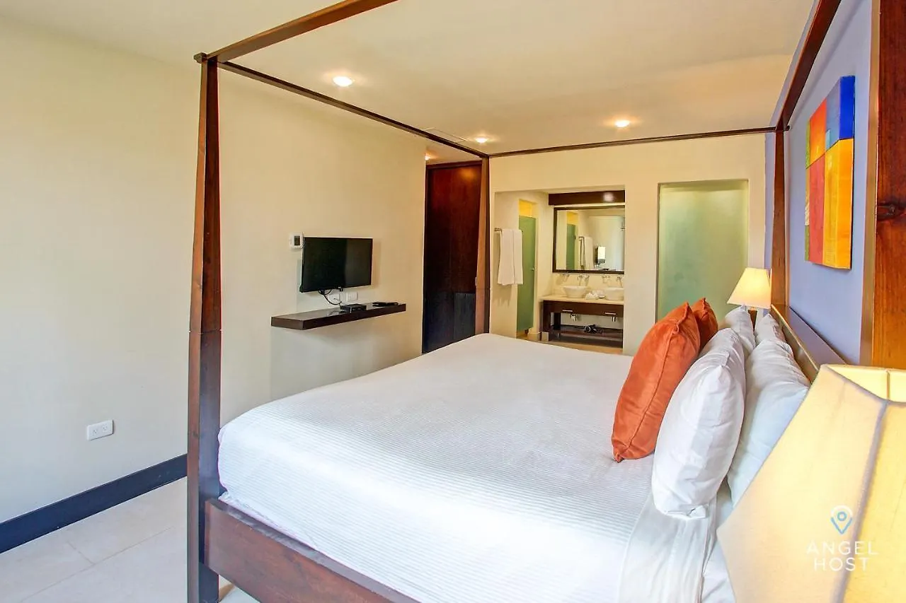 Fabulous Playa Getaway At 38Th And Beach Plus 2 Pools Onsite Playa del Carmen Apartment